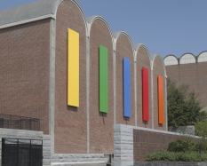 An image of the Ellsworth Kelly Panels outside the Hood Museum. 