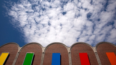 Looking up at Ellsworth Kelly's Dartmouth Panels (2012). Gift of Debra and Leon Black, Class of 1973; 2012.35.