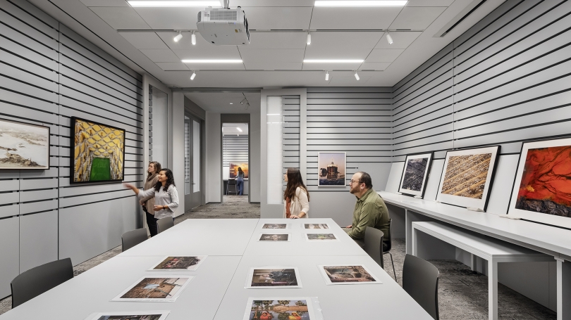 Inside one of three smart study galleries within the Bernstein Center for Object Study. Photograph © Michael Moran. 