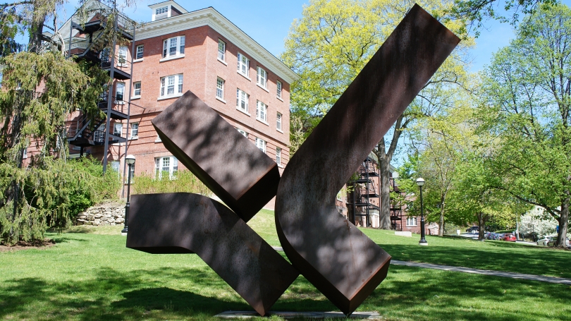Clement Meadmore, Perdido, 1978, Cor-Ten steel. Gift of Suzette and Jay R. Schochet, Class of 1952; 2013.55. © Meadmore Sculptures, LLC/ Licensed by VAGA, New York, NY